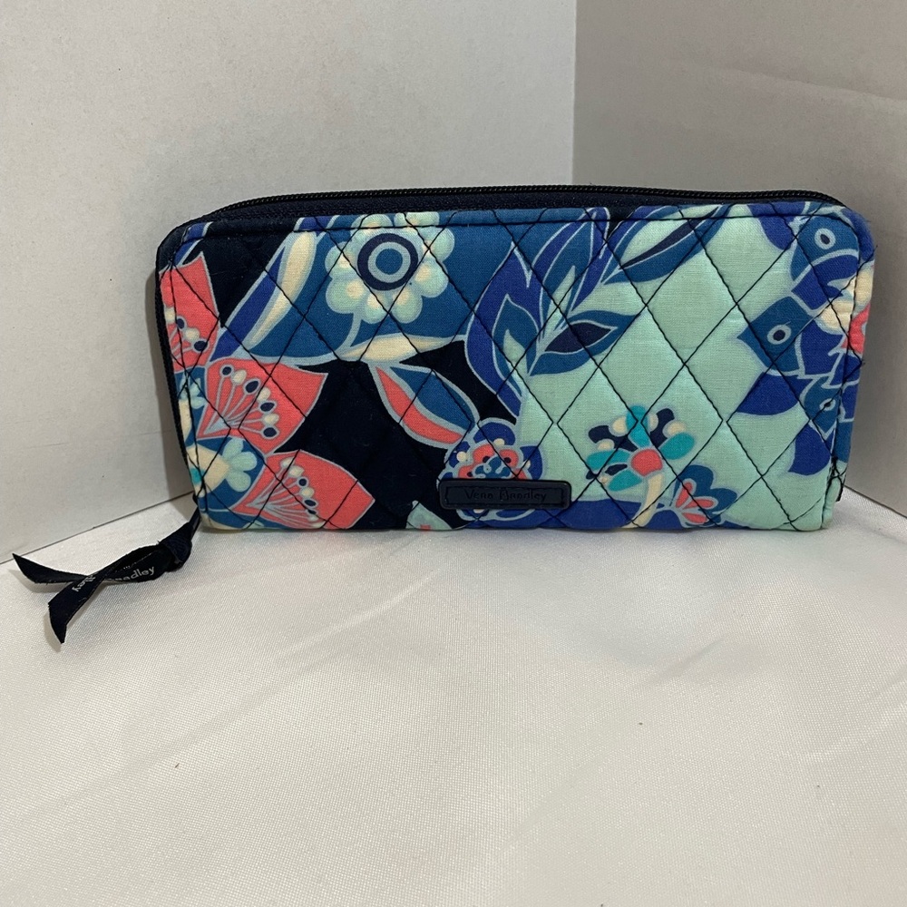 Vera Bradley Accordion Wallet Lotus Flower Swirl Blue‎ Floral women's zip around